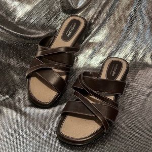 Woman’s Comfort Plus Brown Leather Sandals by Predictions 🩴🏖beautiful quality